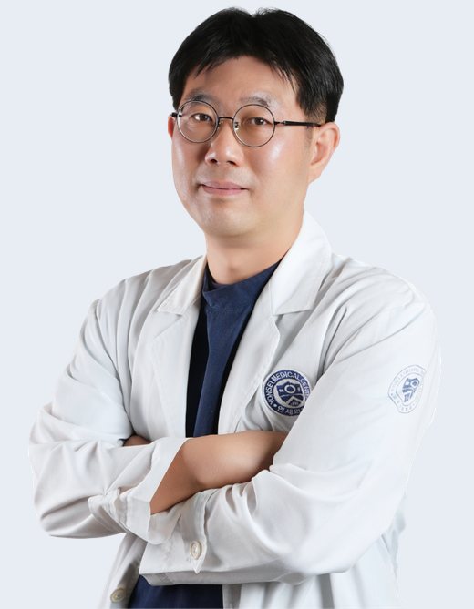 현대플러스치과 원장 이지웅