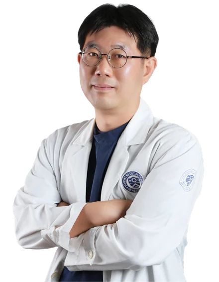 현대플러스치과 원장 이지웅